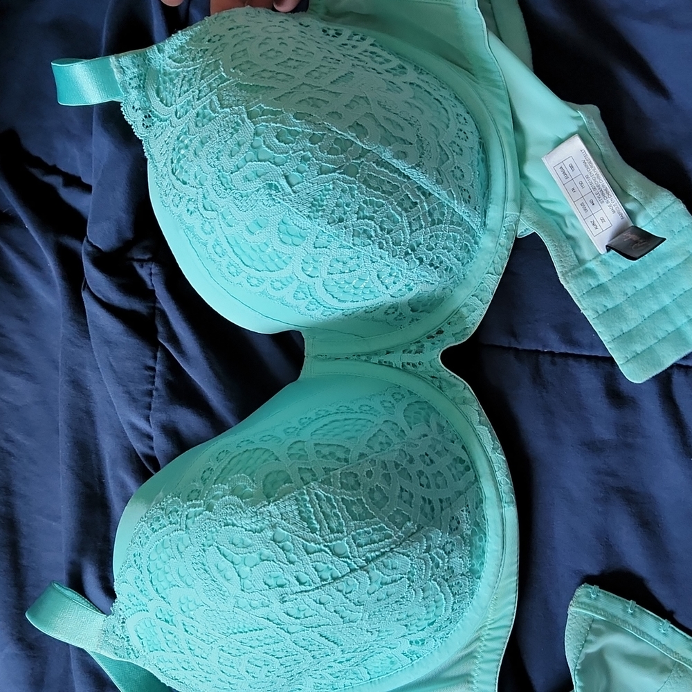 44D city chic racerback bra.
